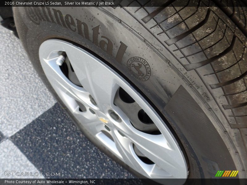 Silver Ice Metallic / Jet Black 2016 Chevrolet Cruze LS Sedan