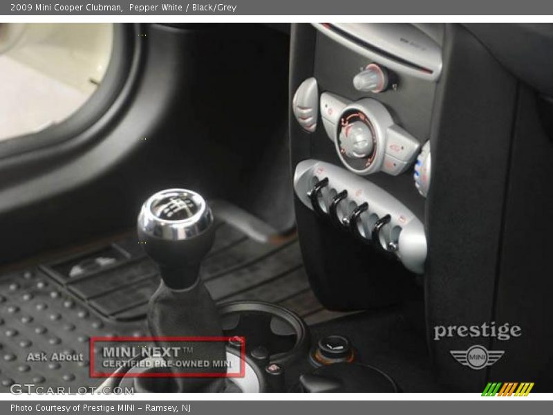 Pepper White / Black/Grey 2009 Mini Cooper Clubman