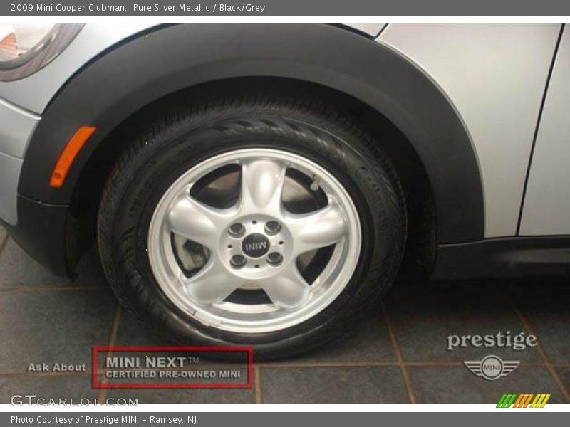 Pure Silver Metallic / Black/Grey 2009 Mini Cooper Clubman