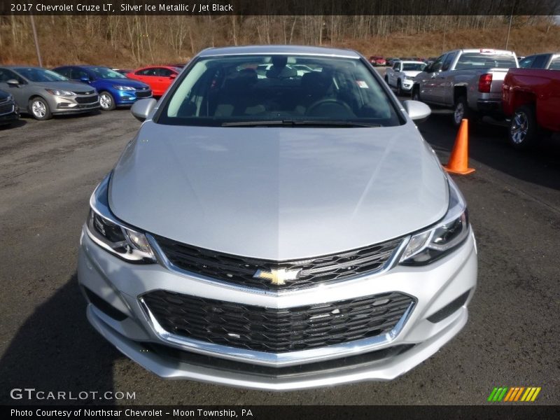 Silver Ice Metallic / Jet Black 2017 Chevrolet Cruze LT