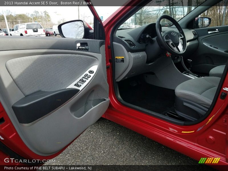 Boston Red / Black 2013 Hyundai Accent SE 5 Door