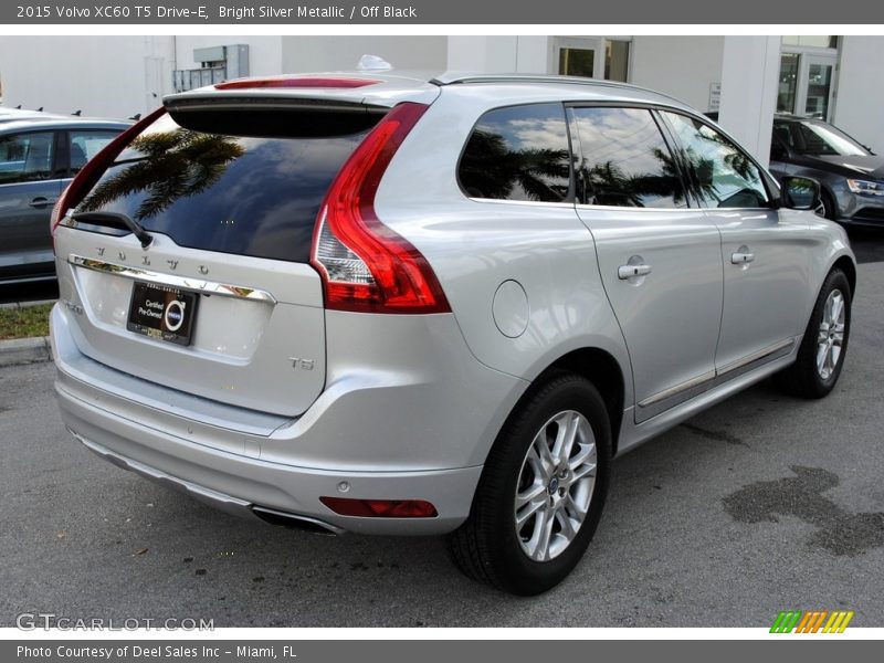 Bright Silver Metallic / Off Black 2015 Volvo XC60 T5 Drive-E