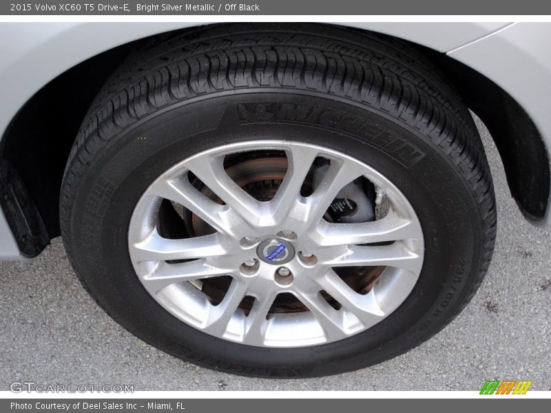 Bright Silver Metallic / Off Black 2015 Volvo XC60 T5 Drive-E