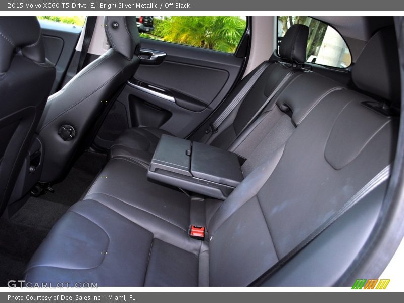 Bright Silver Metallic / Off Black 2015 Volvo XC60 T5 Drive-E