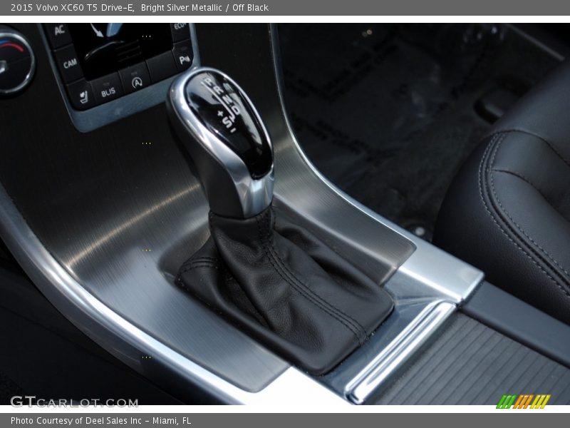 Bright Silver Metallic / Off Black 2015 Volvo XC60 T5 Drive-E