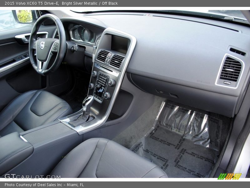 Bright Silver Metallic / Off Black 2015 Volvo XC60 T5 Drive-E