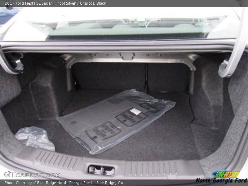 Ingot Silver / Charcoal Black 2017 Ford Fiesta SE Sedan