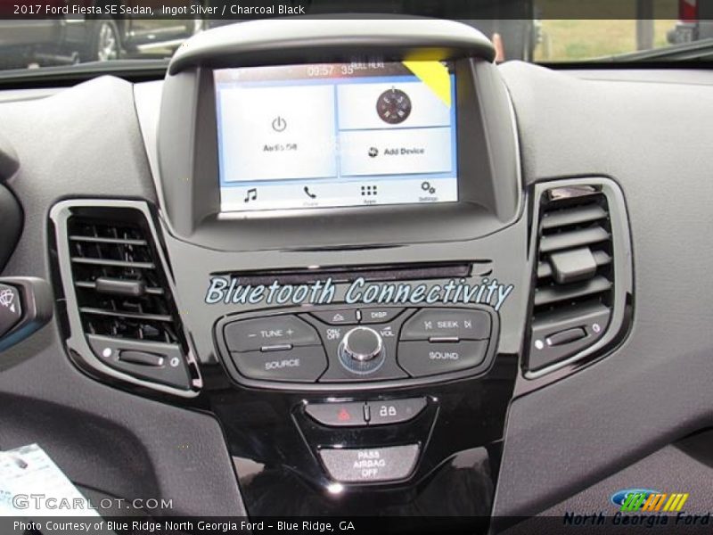 Ingot Silver / Charcoal Black 2017 Ford Fiesta SE Sedan