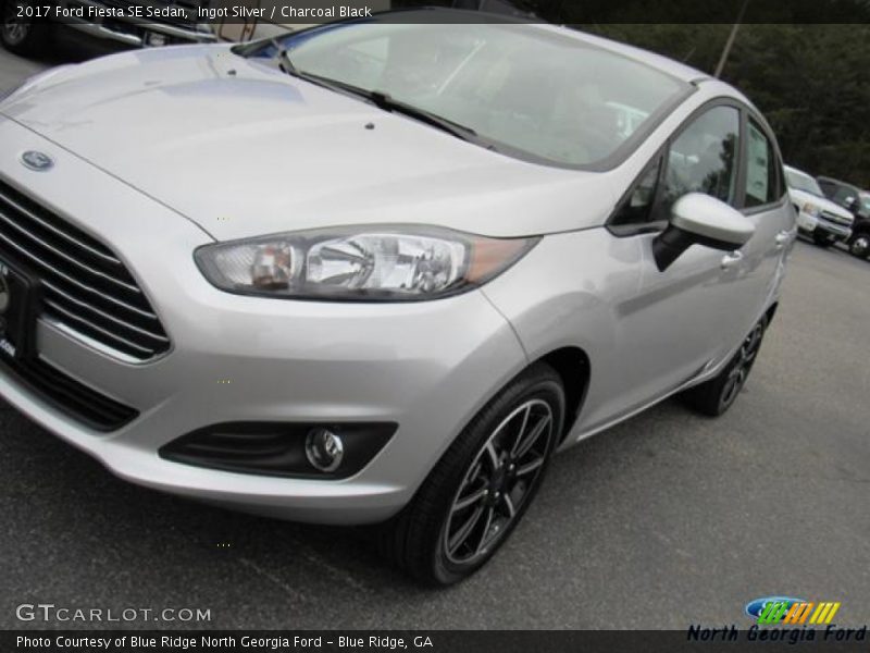 Ingot Silver / Charcoal Black 2017 Ford Fiesta SE Sedan
