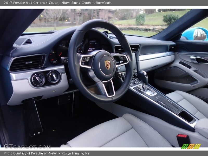 Dashboard of 2017 911 Carrera 4 Coupe