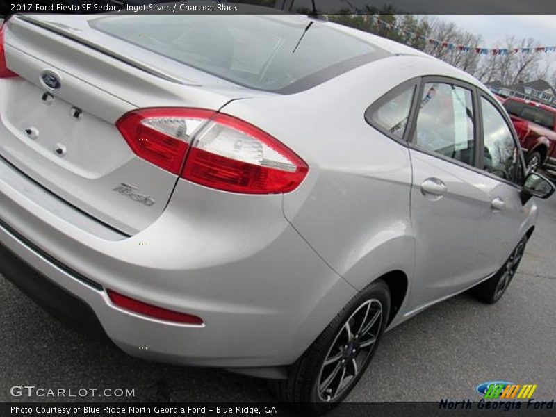 Ingot Silver / Charcoal Black 2017 Ford Fiesta SE Sedan