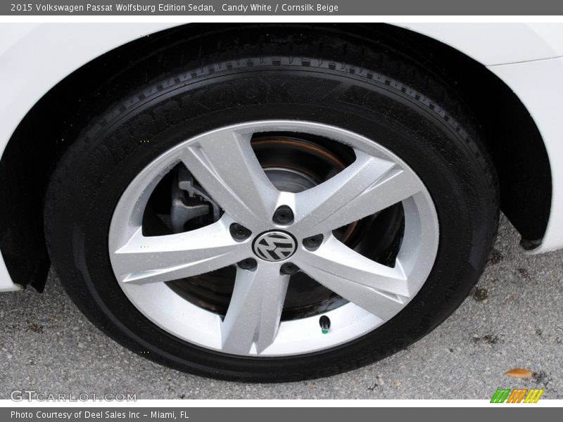 Candy White / Cornsilk Beige 2015 Volkswagen Passat Wolfsburg Edition Sedan