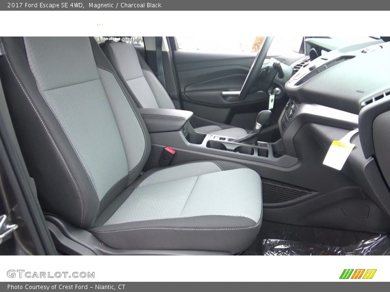 Magnetic / Charcoal Black 2017 Ford Escape SE 4WD