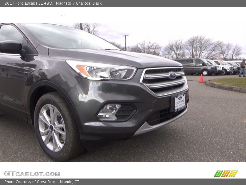 Magnetic / Charcoal Black 2017 Ford Escape SE 4WD