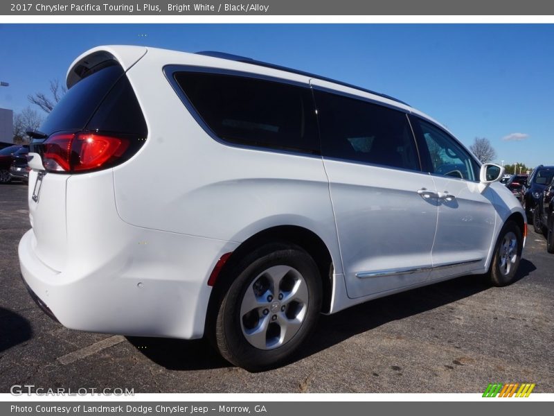 Bright White / Black/Alloy 2017 Chrysler Pacifica Touring L Plus