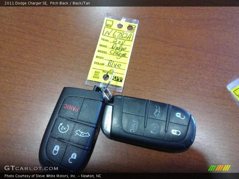 Pitch Black / Black/Tan 2011 Dodge Charger SE