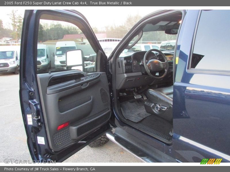 True Blue Metallic / Black 2005 Ford F250 Super Duty Lariat Crew Cab 4x4