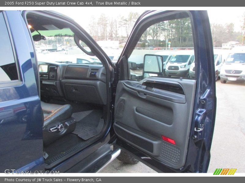 True Blue Metallic / Black 2005 Ford F250 Super Duty Lariat Crew Cab 4x4