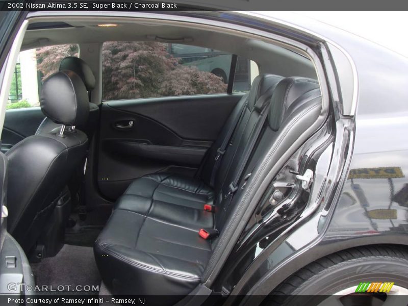 Super Black / Charcoal Black 2002 Nissan Altima 3.5 SE