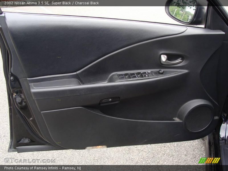 Super Black / Charcoal Black 2002 Nissan Altima 3.5 SE