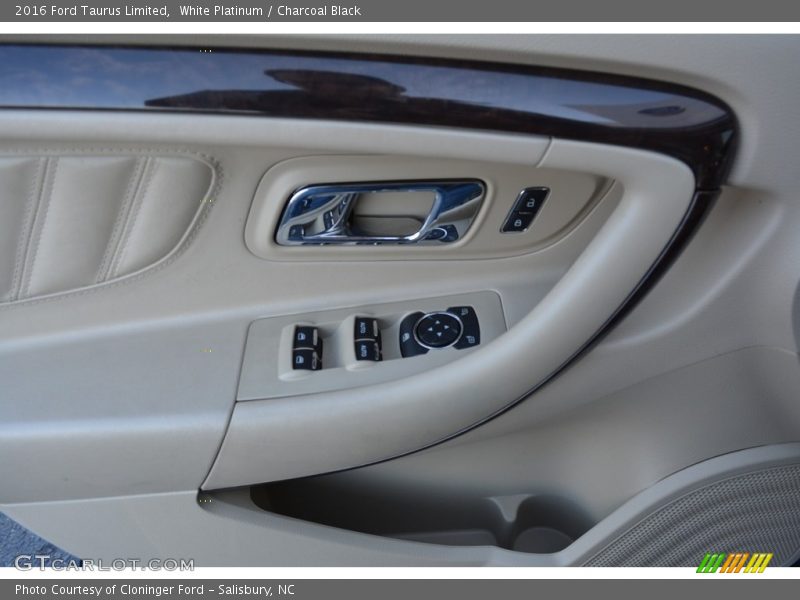 White Platinum / Charcoal Black 2016 Ford Taurus Limited