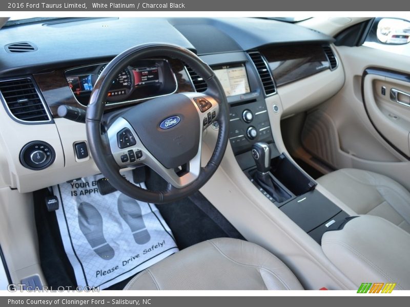 White Platinum / Charcoal Black 2016 Ford Taurus Limited