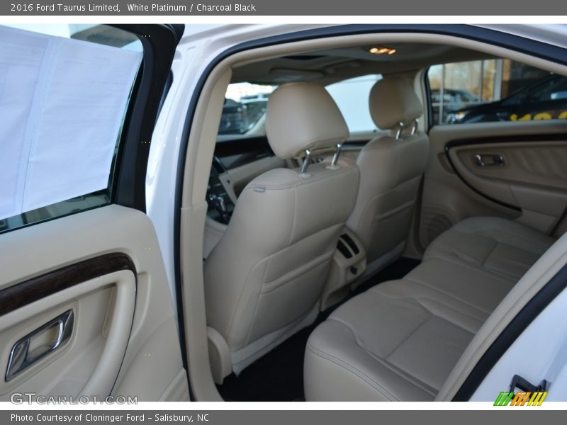 White Platinum / Charcoal Black 2016 Ford Taurus Limited