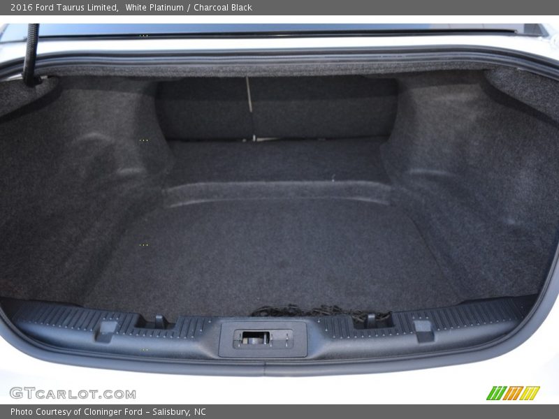 White Platinum / Charcoal Black 2016 Ford Taurus Limited