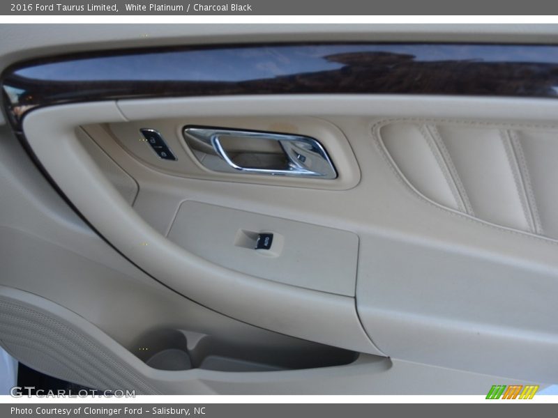 White Platinum / Charcoal Black 2016 Ford Taurus Limited