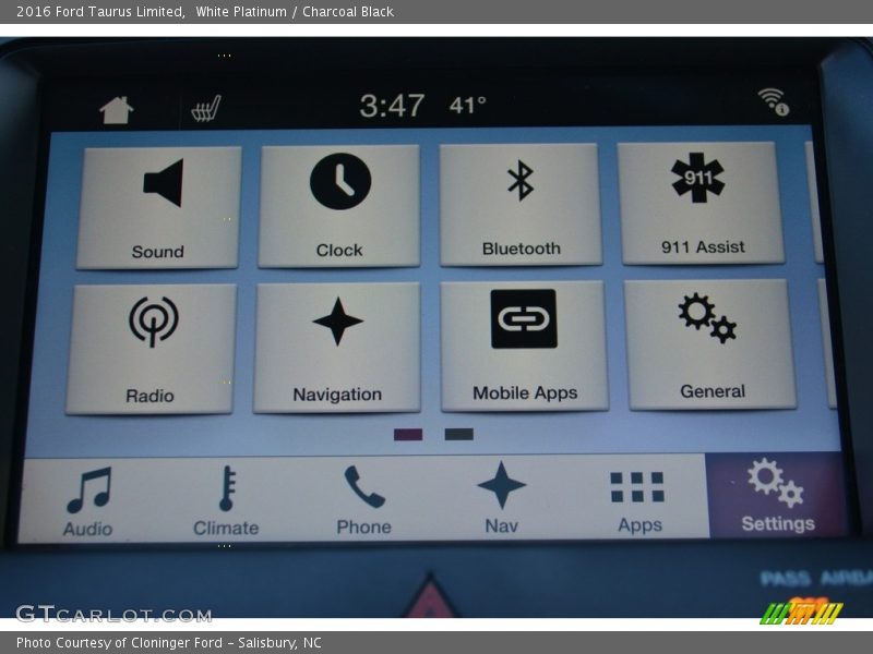 White Platinum / Charcoal Black 2016 Ford Taurus Limited