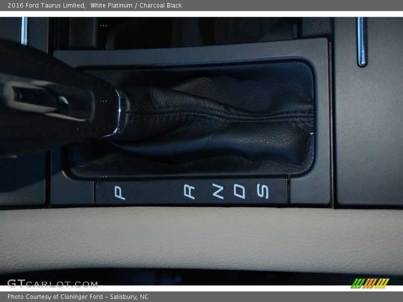 White Platinum / Charcoal Black 2016 Ford Taurus Limited