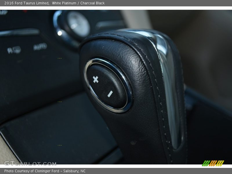 White Platinum / Charcoal Black 2016 Ford Taurus Limited