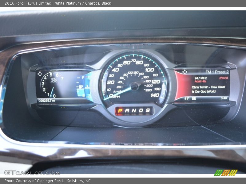 White Platinum / Charcoal Black 2016 Ford Taurus Limited