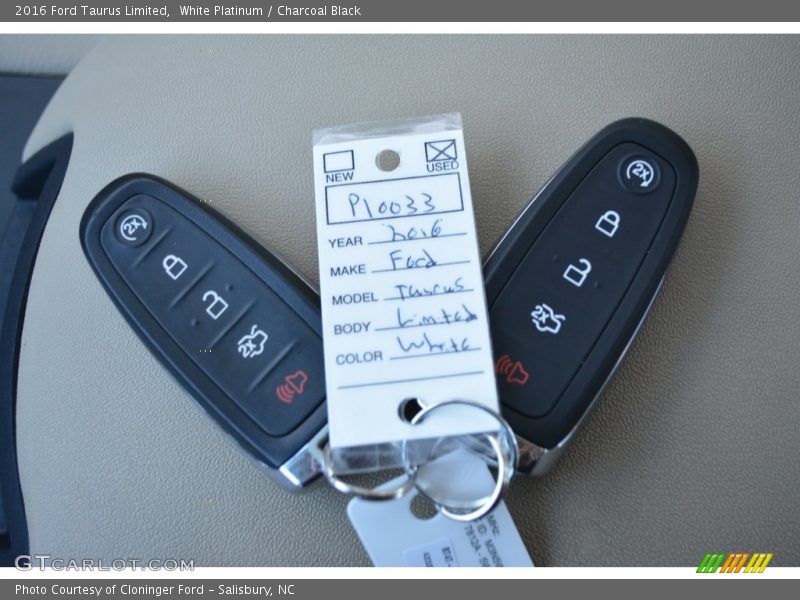 White Platinum / Charcoal Black 2016 Ford Taurus Limited