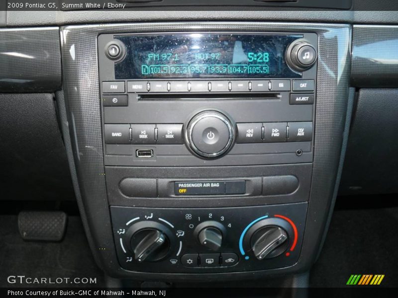 Summit White / Ebony 2009 Pontiac G5