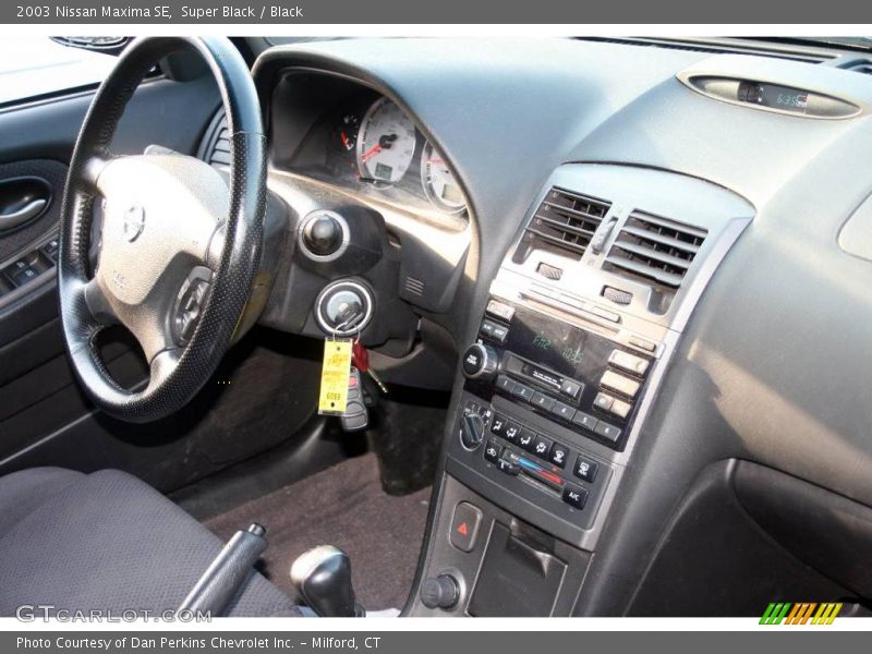 Super Black / Black 2003 Nissan Maxima SE