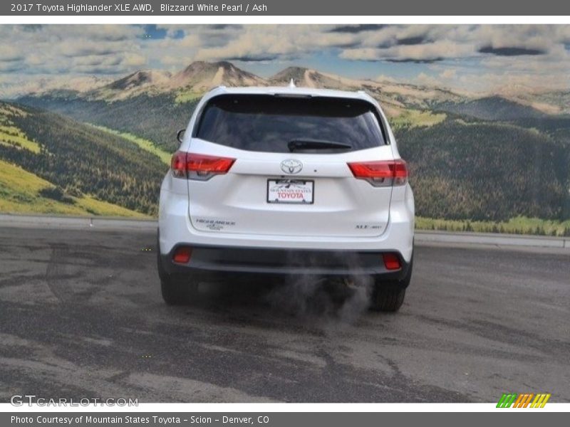 Blizzard White Pearl / Ash 2017 Toyota Highlander XLE AWD