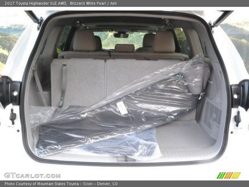 Blizzard White Pearl / Ash 2017 Toyota Highlander XLE AWD