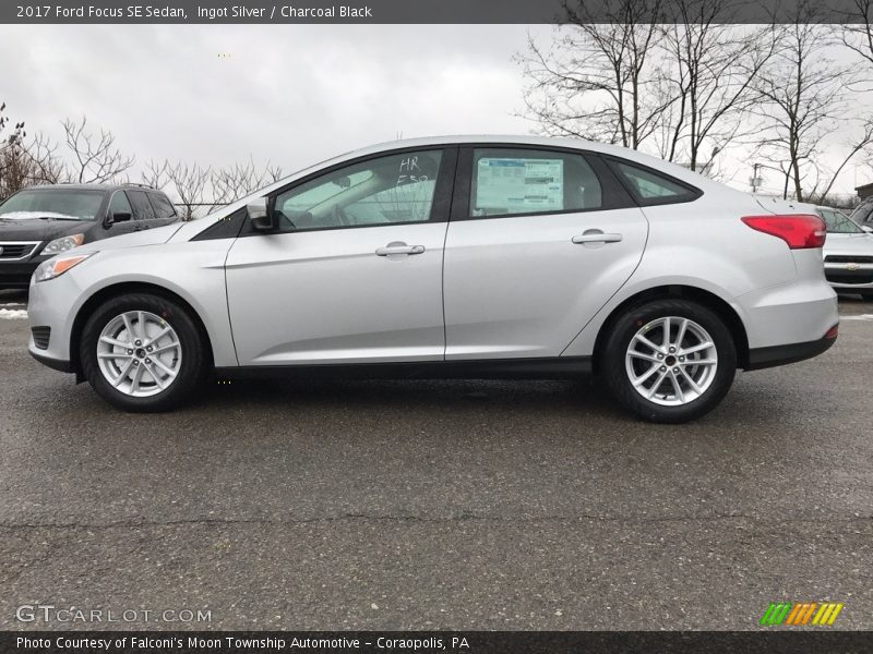 Ingot Silver / Charcoal Black 2017 Ford Focus SE Sedan