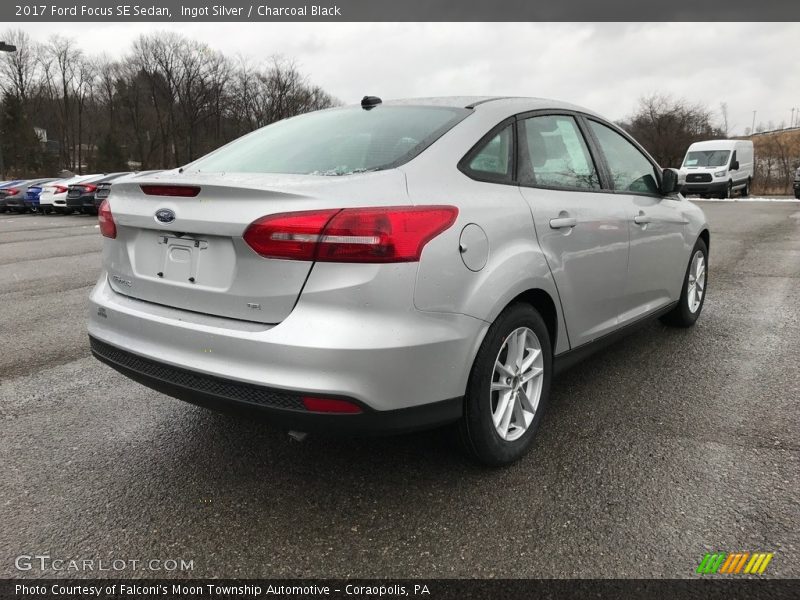 Ingot Silver / Charcoal Black 2017 Ford Focus SE Sedan