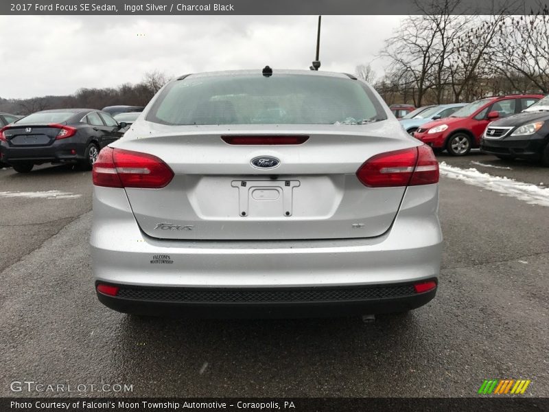 Ingot Silver / Charcoal Black 2017 Ford Focus SE Sedan