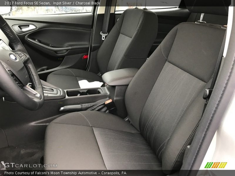 Ingot Silver / Charcoal Black 2017 Ford Focus SE Sedan