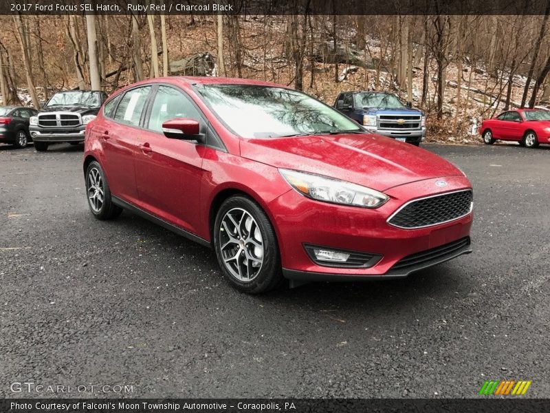Front 3/4 View of 2017 Focus SEL Hatch