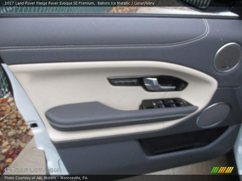 Baltoro Ice Metallic / Lunar/Ivory 2017 Land Rover Range Rover Evoque SE Premium