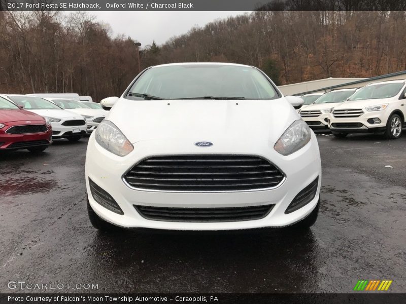Oxford White / Charcoal Black 2017 Ford Fiesta SE Hatchback