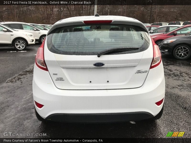 Oxford White / Charcoal Black 2017 Ford Fiesta SE Hatchback