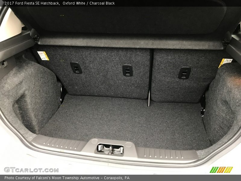 Oxford White / Charcoal Black 2017 Ford Fiesta SE Hatchback