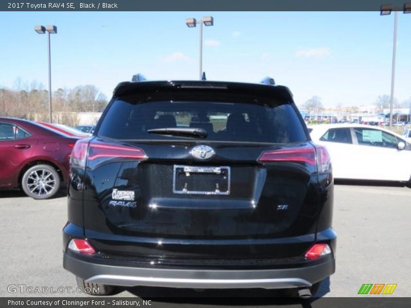 Black / Black 2017 Toyota RAV4 SE