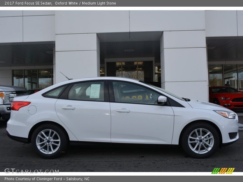 Oxford White / Medium Light Stone 2017 Ford Focus SE Sedan