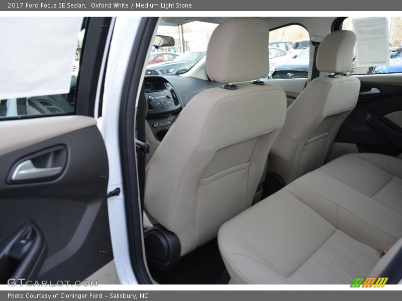 Oxford White / Medium Light Stone 2017 Ford Focus SE Sedan